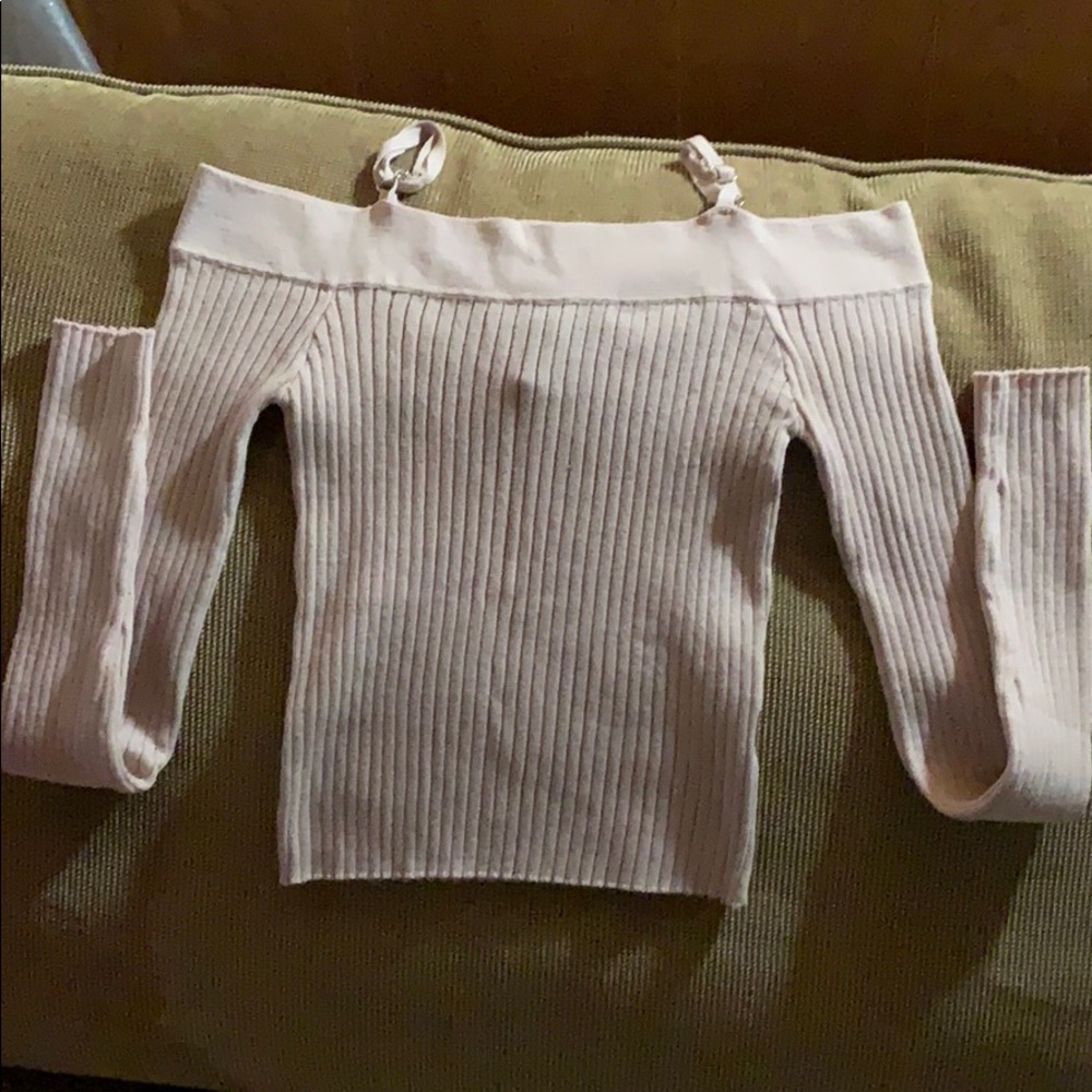 I selling a crop top shirt